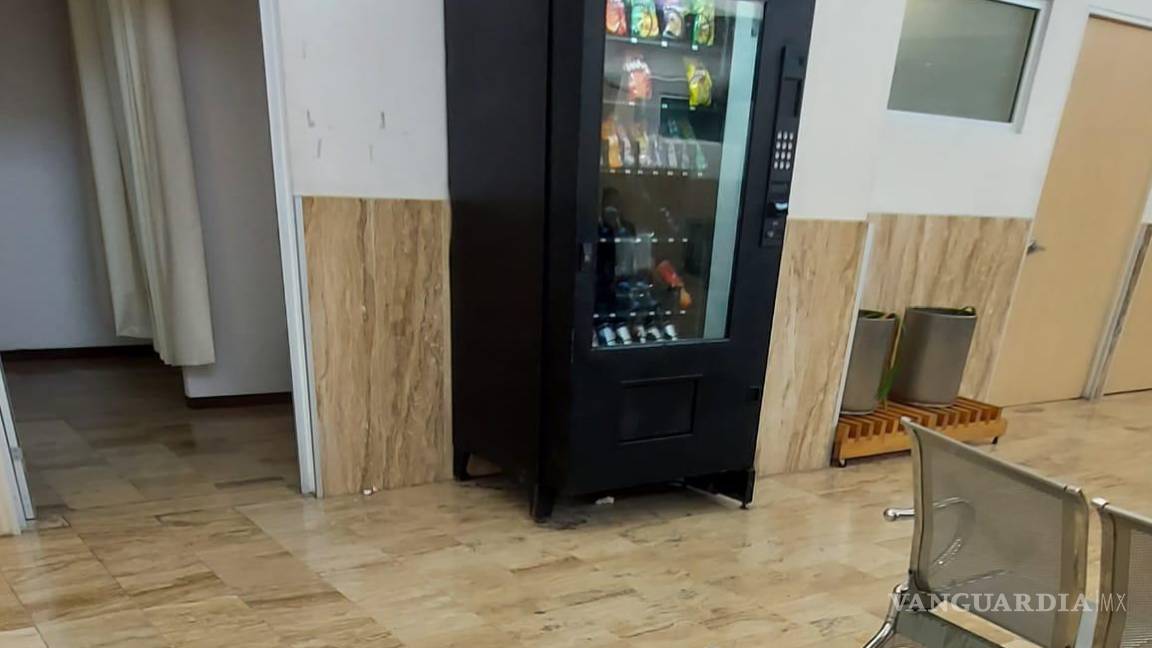 $!En la Clínica 91 de la ciudad se tienen instaladas máquinas expendedoras de comida chatarra.