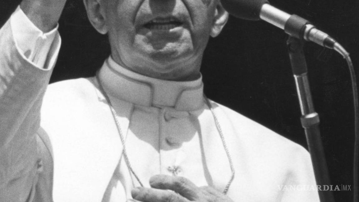 $!El Papa Juan Pablo I entrega su bendición en el Vaticano el martes 16 de octubre de 2007. AP