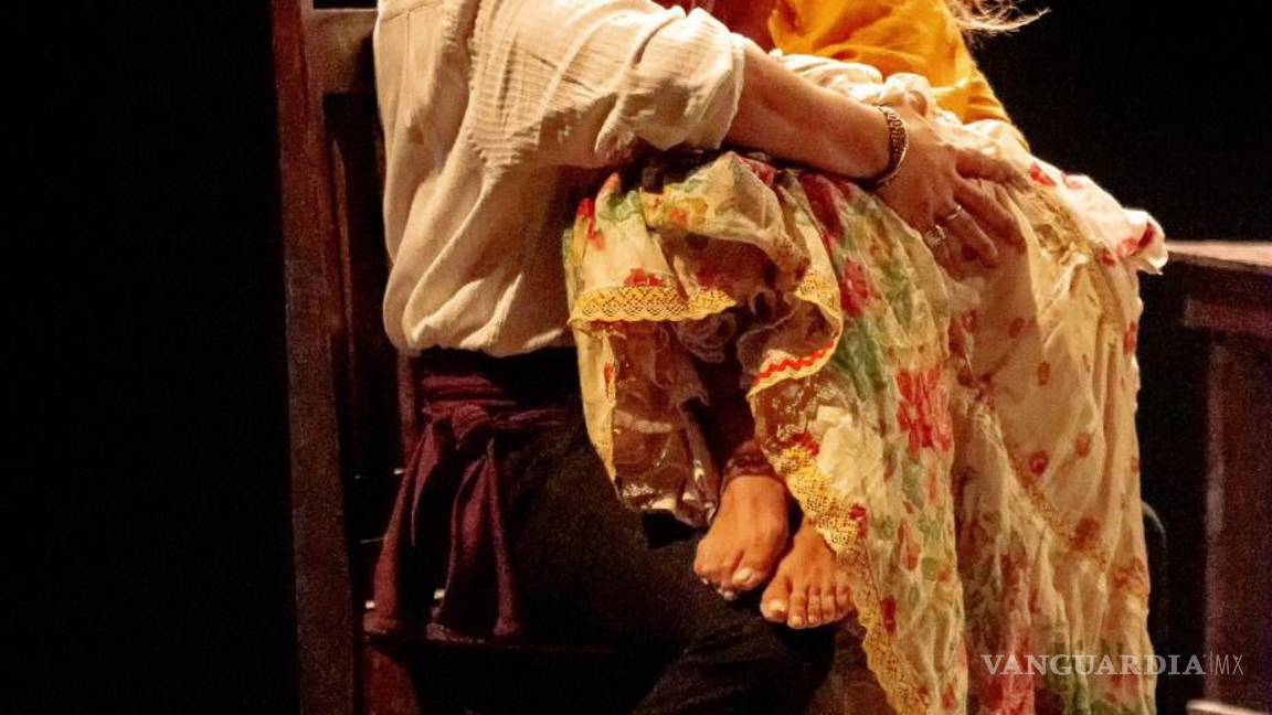 $!Allan Durell y Balbina Sada en una escena de la obra de teatro “Embrujo”.