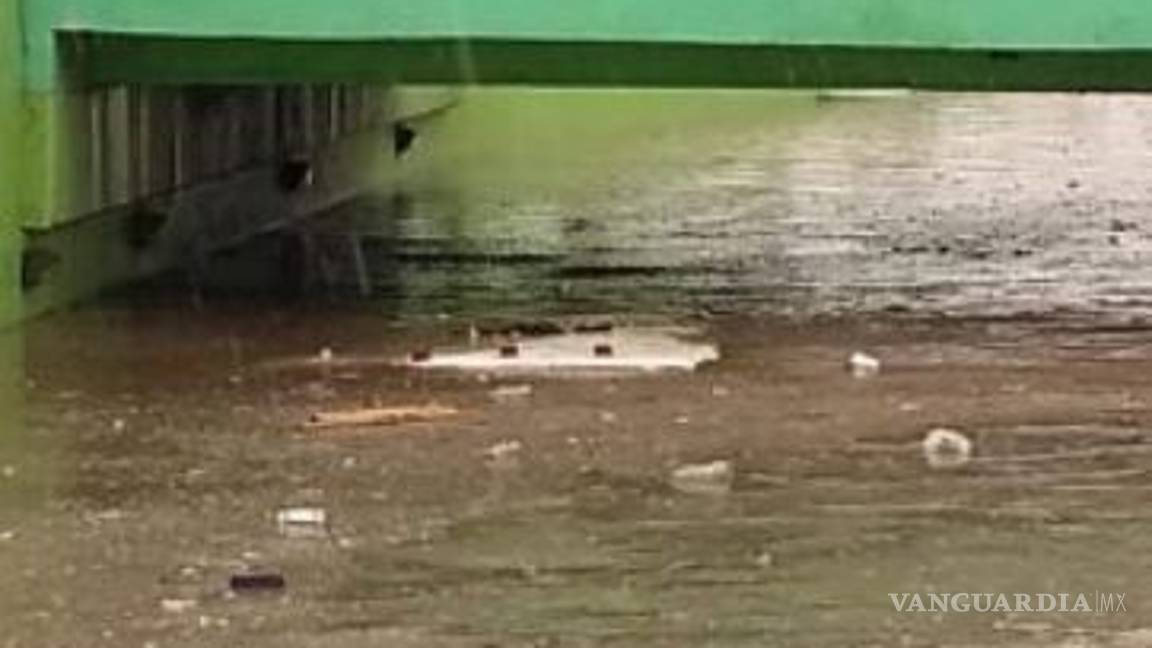 $!Pasajeros en Frontera viven momentos de angustia y terror ¡Se salvan de morir ahogados!