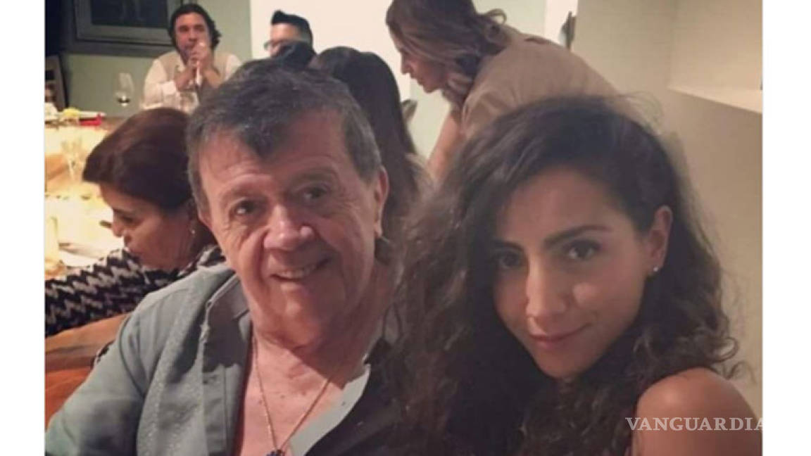 $!'Chabelo' es víctima de 'memes' por foto con chica