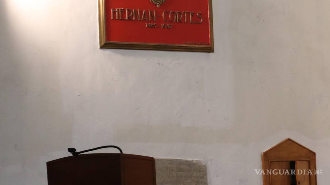 $!Vista del letrero que indica que allí permanecen los restos de Hernán Cortés en la iglesia de la Inmaculada Concepción en la Ciudad de México (México). EFE/ Mario Guzmán