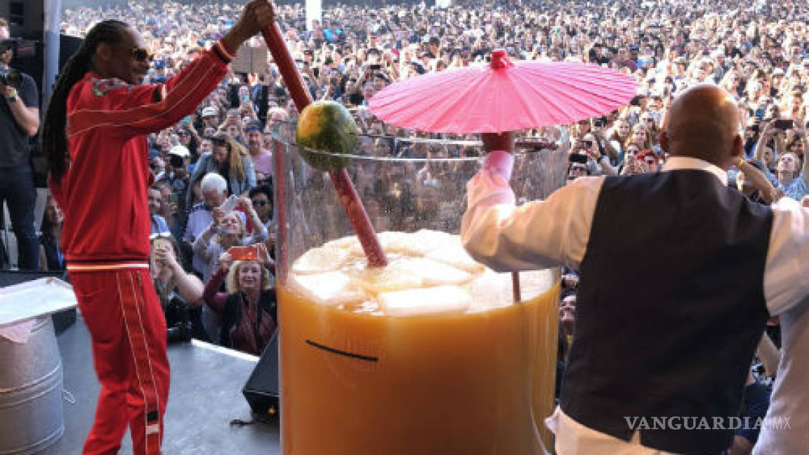 $!Snoop Dogg, Guinness al cóctel más grande del mundo