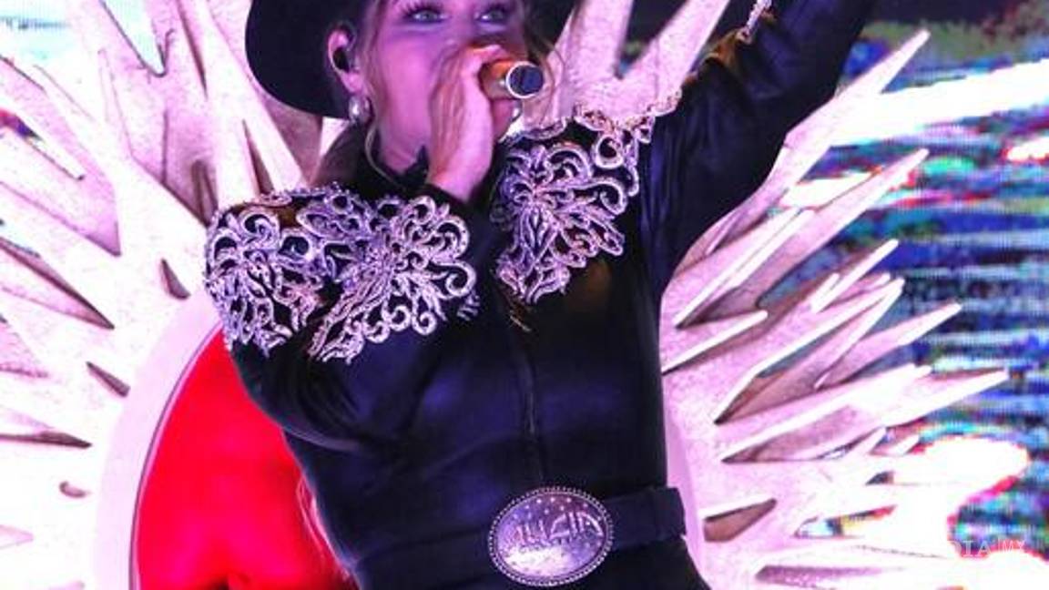 $!Alicia Villarreal pone a bailar a los saltillenses