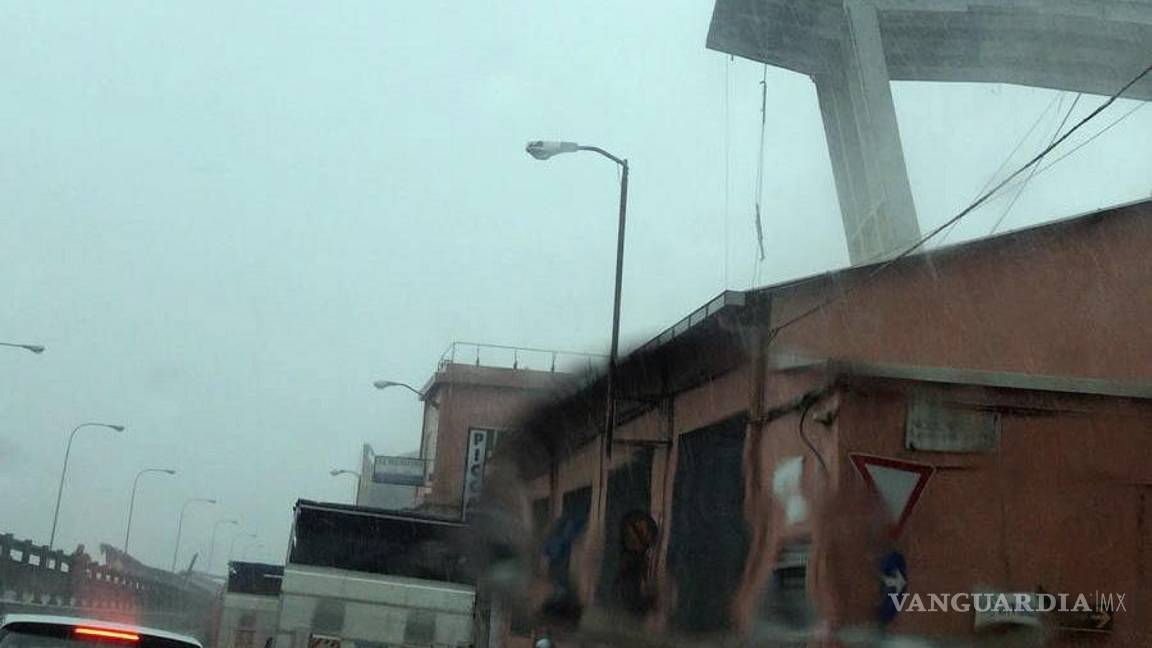 $!Se desploma un puente en Génova y varios vehículos caen al vacío (Fotogalería)