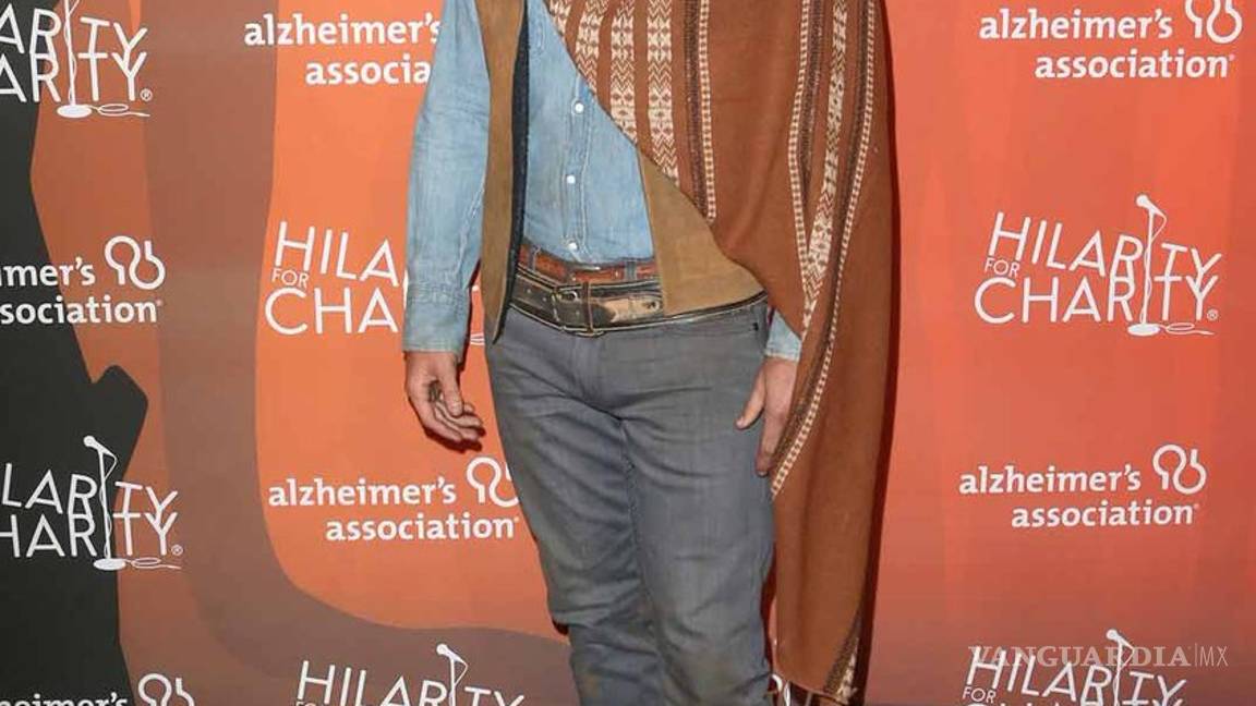 $!Hijo de Clint Eastwood se disfraza como su padre para fiesta de caridad