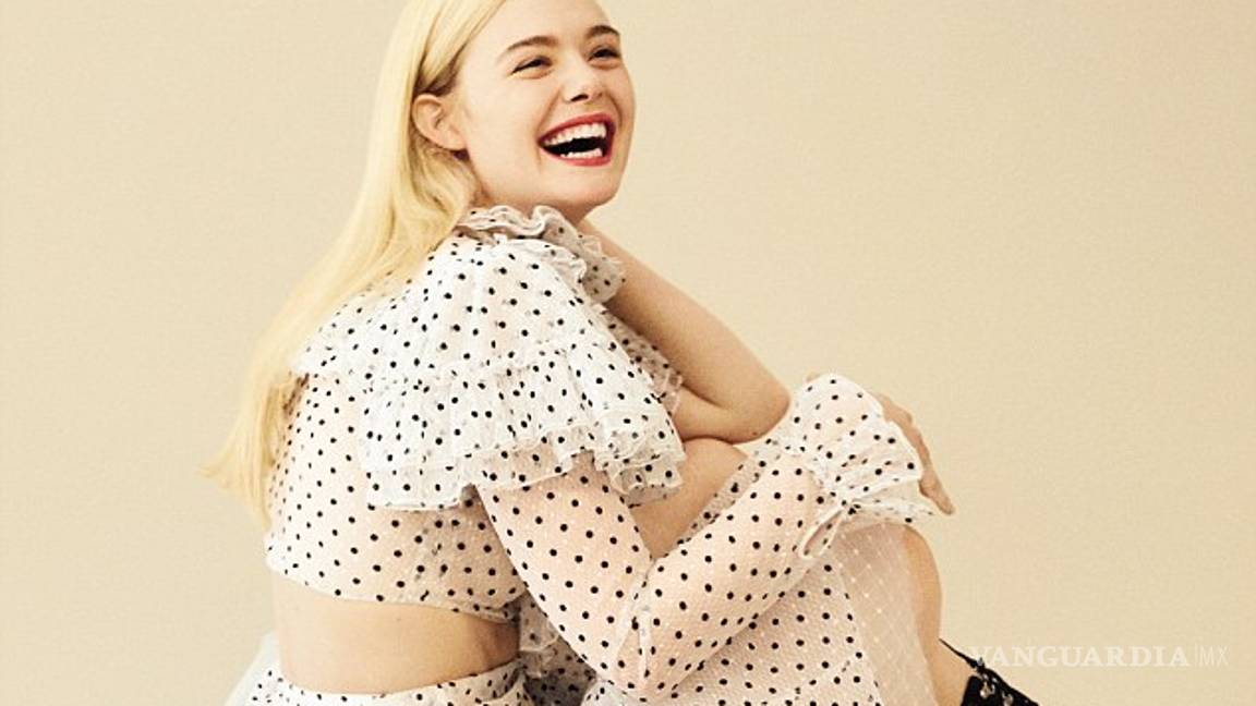 $!Camila Cabello conquista el blanco y habla sobre la belleza para la revista Glamour