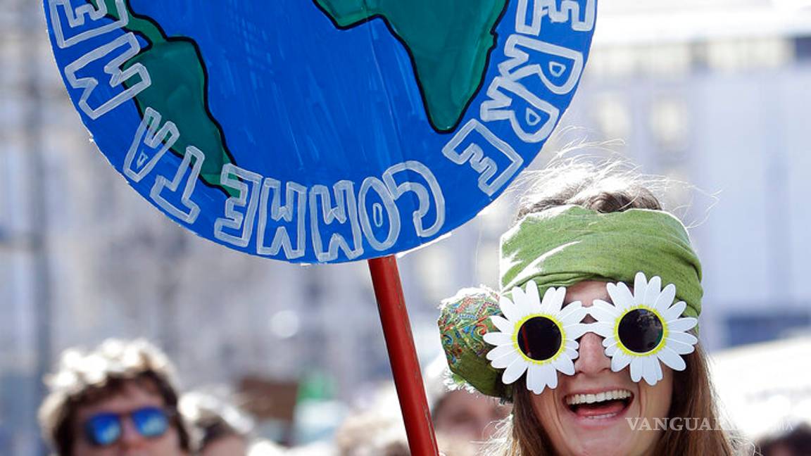 $!Protestan en París para exigir acción al cambio climático