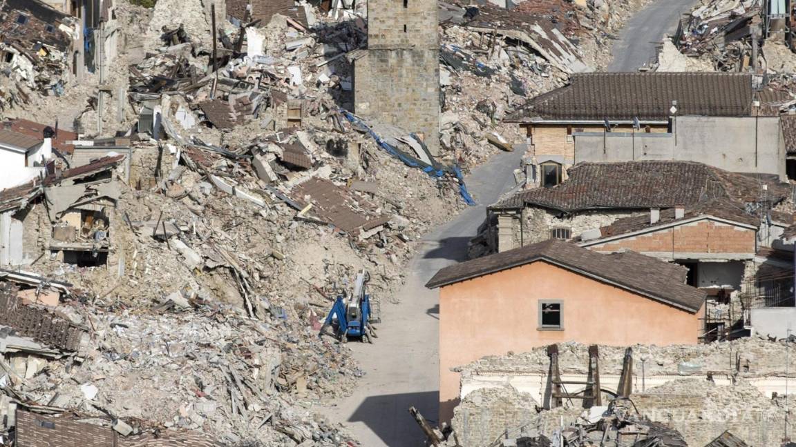 $!Cuando se cumple un año del sismo, Amatrice sigue destruida