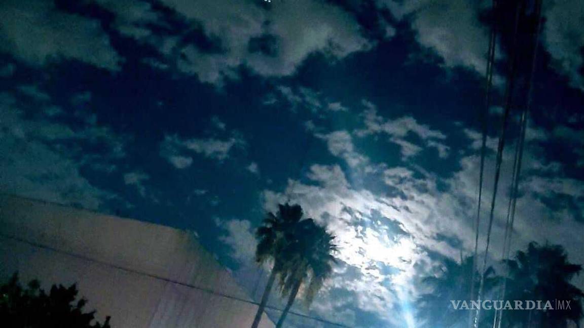 $!Conductor capta ‘OVNI de Torreón’ con la cámara de su celular; comparte imagen en redes sociales