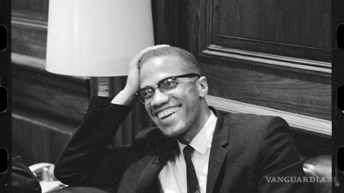 $!26 de marzo de 1964. Malcolm X durante una conferencia de prensa de Martin Luther King sobre la Ley de Derechos Civiles de 1964 en el Capitolio en Washington