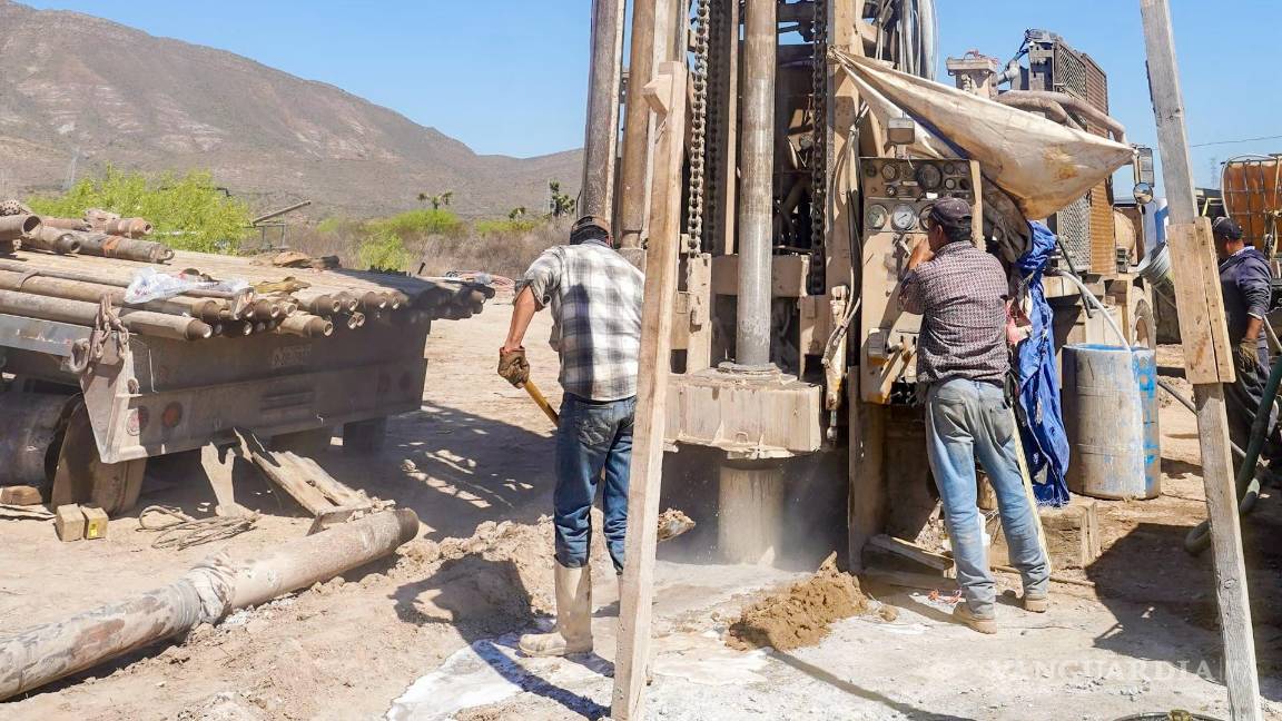 $!Personal especializado trabaja en la perforación de un nuevo pozo de 400 metros de profundidad para mejorar el abasto hídrico en la ciudad