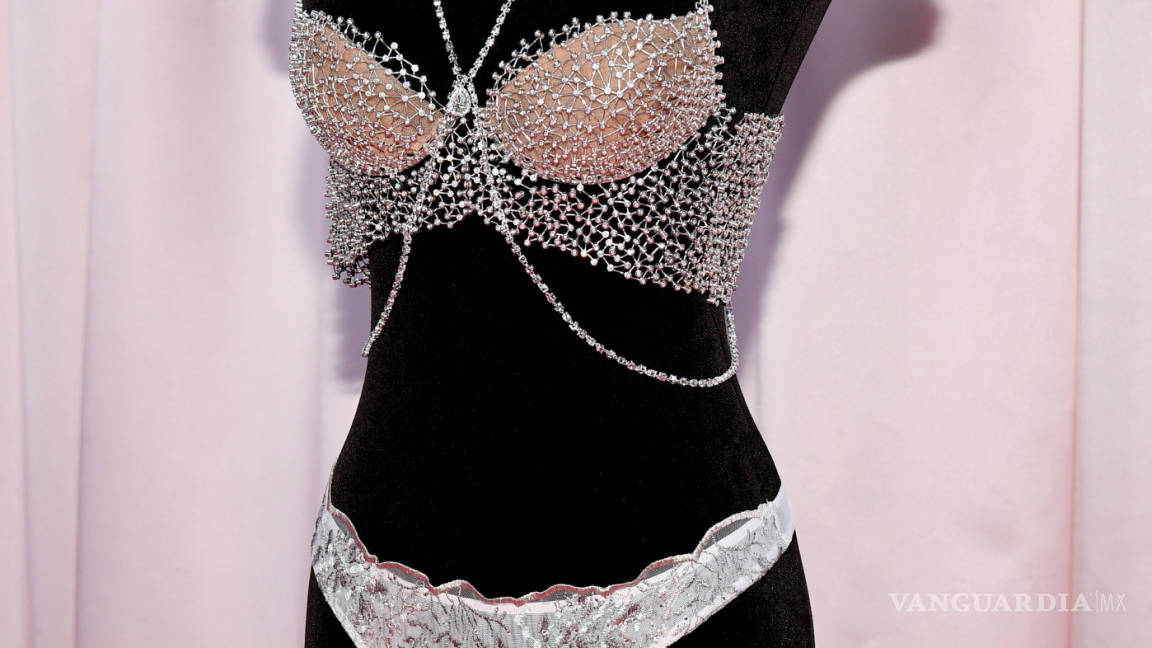 $!El detrás de cámaras del Victoria's Secret Fashion Show