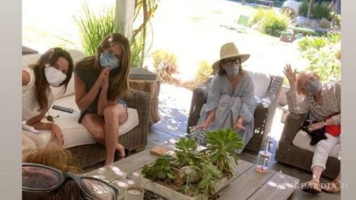 $!Entre amigas y siguiendo las medidas sanitarias, Sandra Bullock celebra su cumpleaños