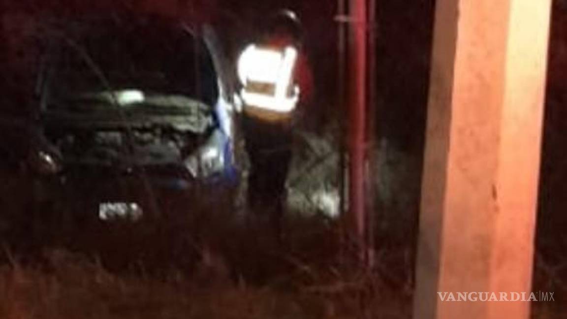 $!El accidente provocó un apagón en la zona, lo que movilizó a cuadrillas de la CFE para restablecer el servicio.