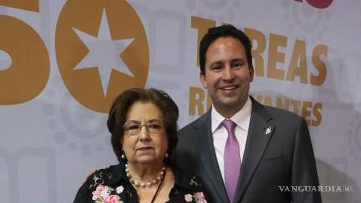 $!En honor a su trayectoria, Elizabeth González fue reconocida por autoridades como un ejemplo de vocación, entrega y compromiso con la inclusión.