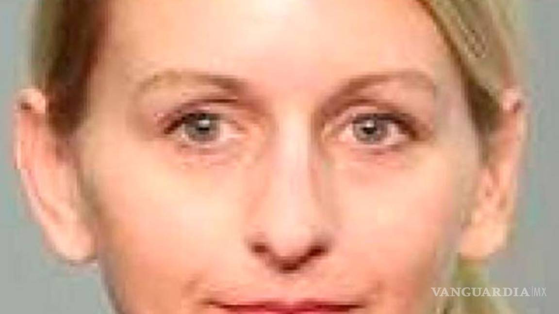 $!Detienen a profesora por tener sexo oral con alumno y enviarle fotos explícitas