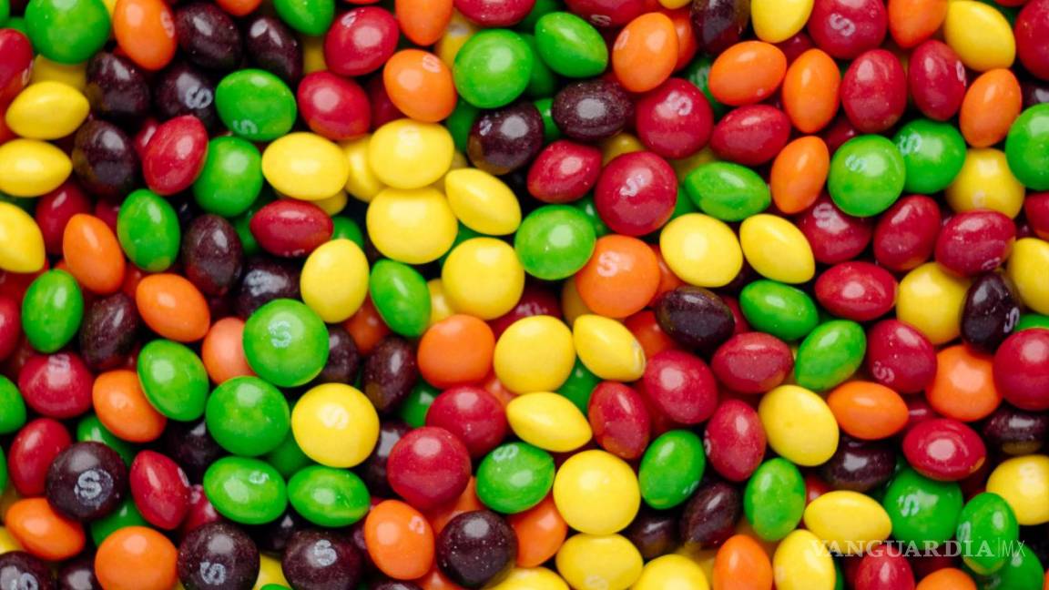 Skittles, Nerds y gomitas Trolli pueden dejar de venderse por tener colorante dañino para la salud. Te explicamos qué sucede
