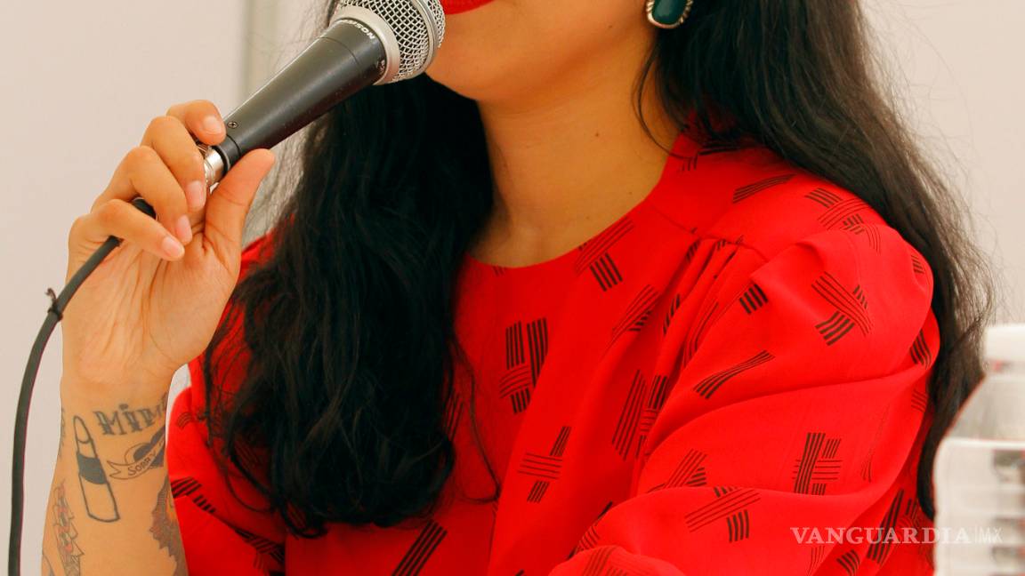 $!Mon Laferte llega con energía a Saltillo y chulea la ciudad