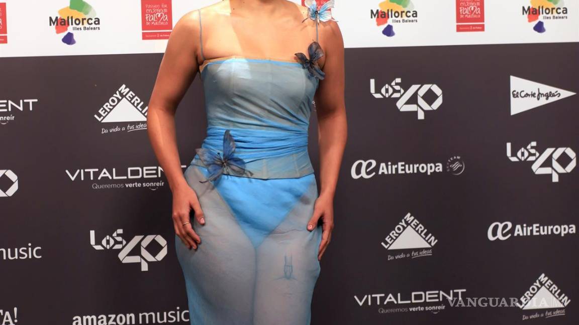 $!La cantante Rosalía posa para los fotógrafos a su llegada a la gala de Los40 Music Adwards que se celebra en el Palacio de Congresos, en Palma de Mallorca. EFE/Cati Cladera