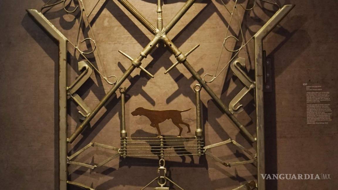 $!Una escultura de hierro de Bob Dylan se exhibe en la exhibición “Retrospectrum” en el Museo de Arte Patricia &amp; Phillip Frost en Miami. AP/Marta Lavandier