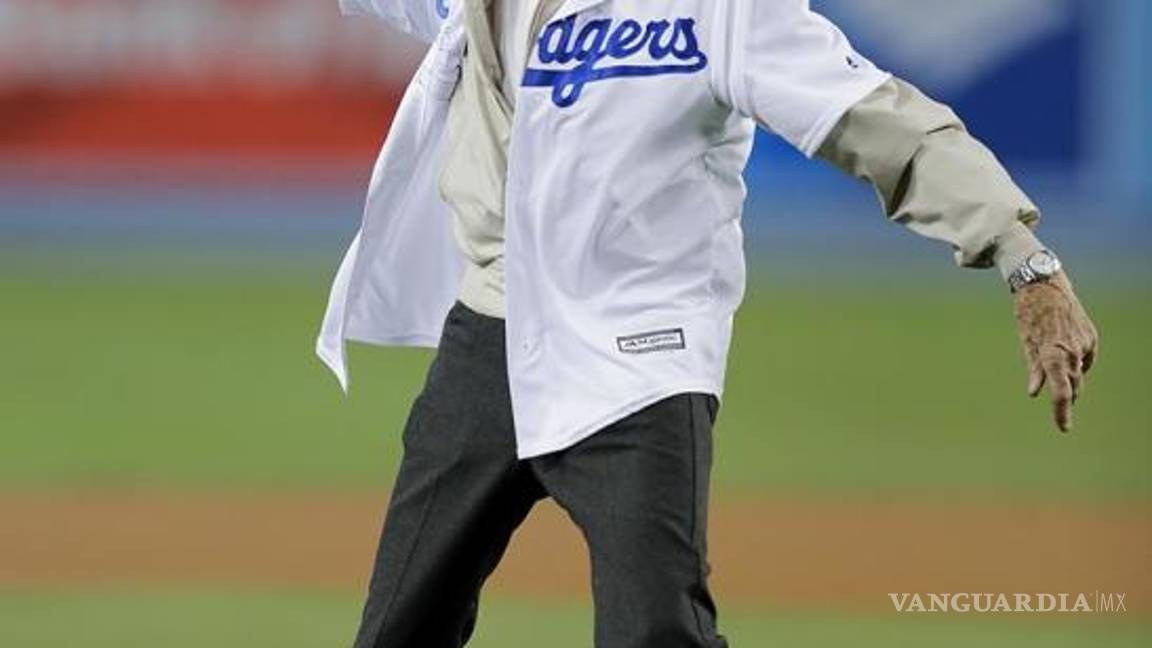 $!Stan Lee, el fanático del beisbol que hizo superhéroe al mexicano Sergio Romo