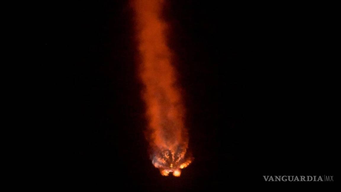 $!Lanzamiento del cohete SpaceX Falcon 9, con la prueba de redirección de doble asteroide, o DART en California. EFE/NASA/Bill Ingalls
