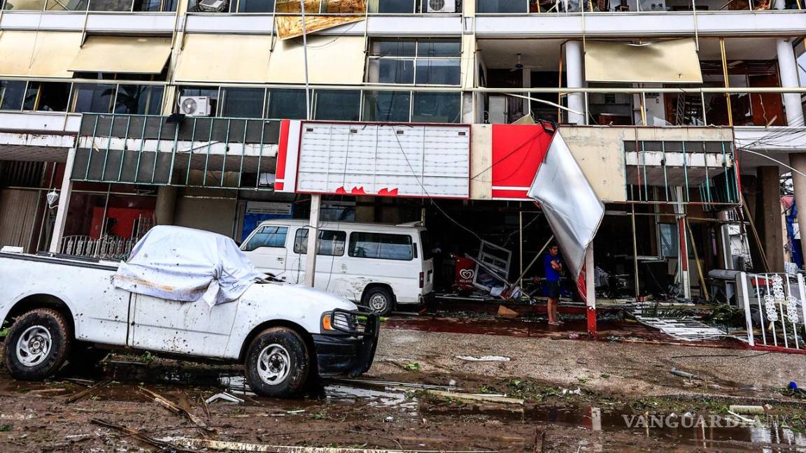 $!Fotografía de la fachada de un edificio desmantelada por el huracán Otis en el balneario de Acapulco, en el estado de Guerrero, México.