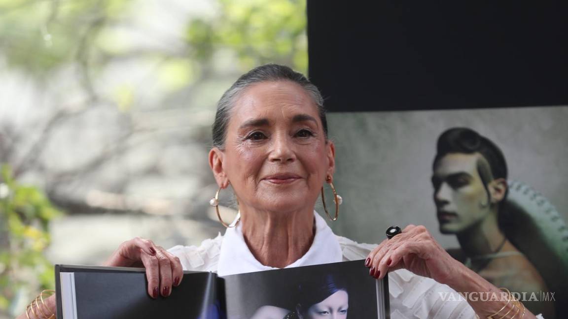 $!La actriz mexicana Ofelia Medina posa durante la presentación del libro Blancopop en Ciudad de México (México).