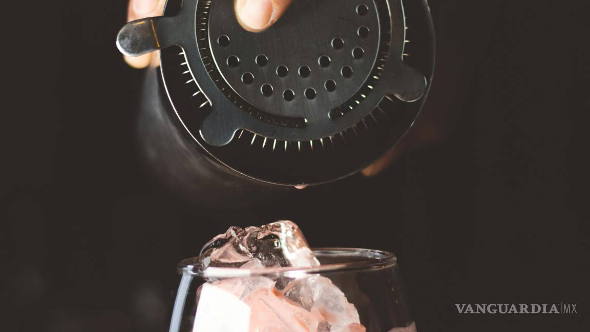 $!Este clásico licor irlandés, conocido por su textura aterciopelada y su sabor equilibrado entre whisky, crema y cacao, puede prepararse en casa .