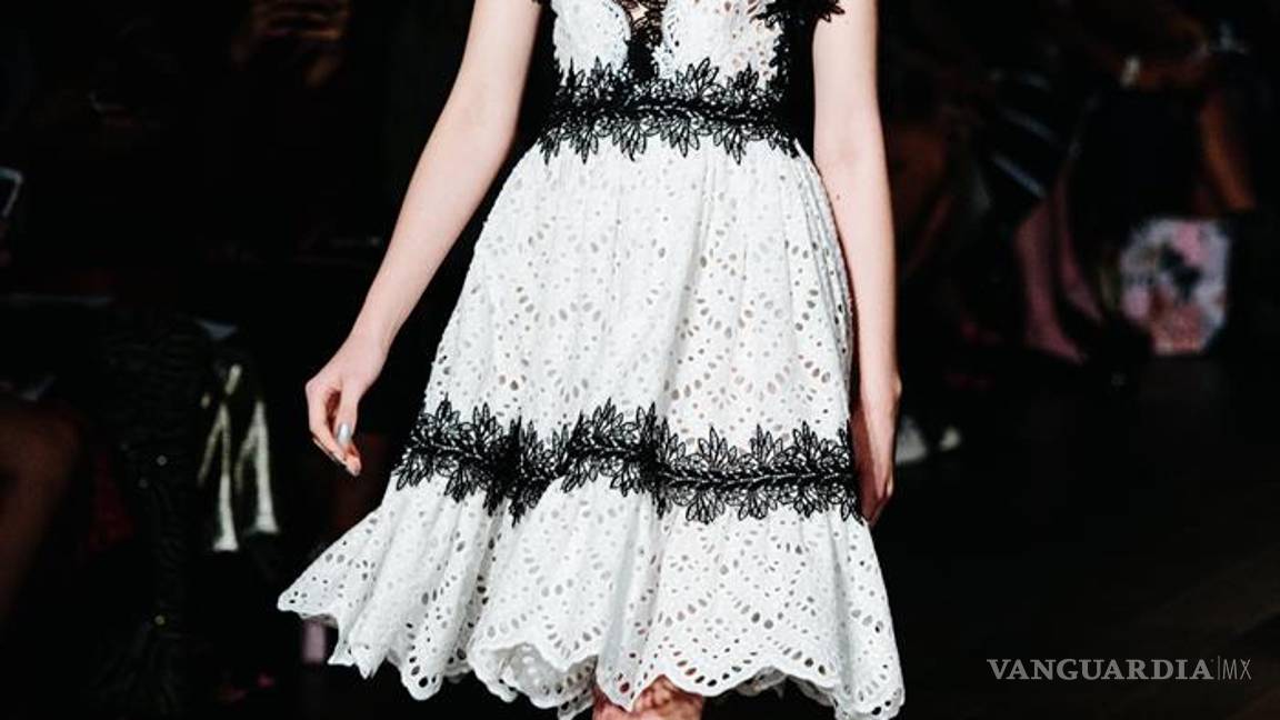 $!La sensualidad y el color de Naeem Khan brillan en la pasarela de Nueva York