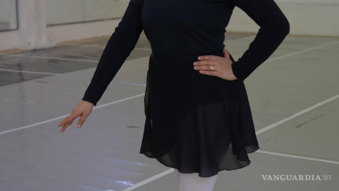 $!Saltillo, Coah. Mex. 21 de diciembre del 2021 Entrevista con la maestra de danza Ana Luisa Martinez Plascencia, en la Escuela de Danza profesional de Coahuila