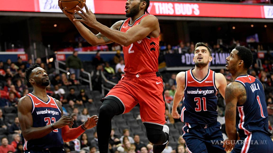 $!Kawhi Leonard y Serge Ibaka le dan la victoria a unos enrrachados Raptors