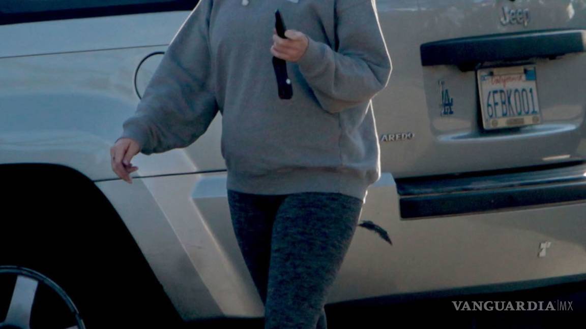 $!Pese a contingencia por coronavirus, Katy Perry es captada en la calle luciendo su embarazo