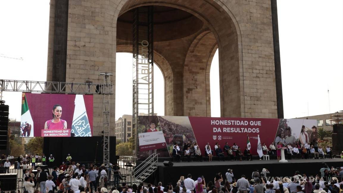 $!Sheinbaum se dio este jueves su último baño de masas para despedirse del cargo antes de buscar la presidencia de México, en un acto en el que repasó los que consideró los mayores logros de su mandato.