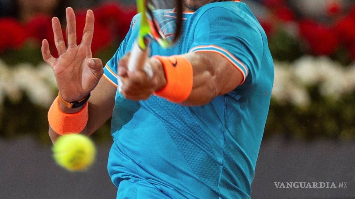 $!Stefanos Tsitsipas le dice adiós a Rafael Nadal del Mutua Madrid Open