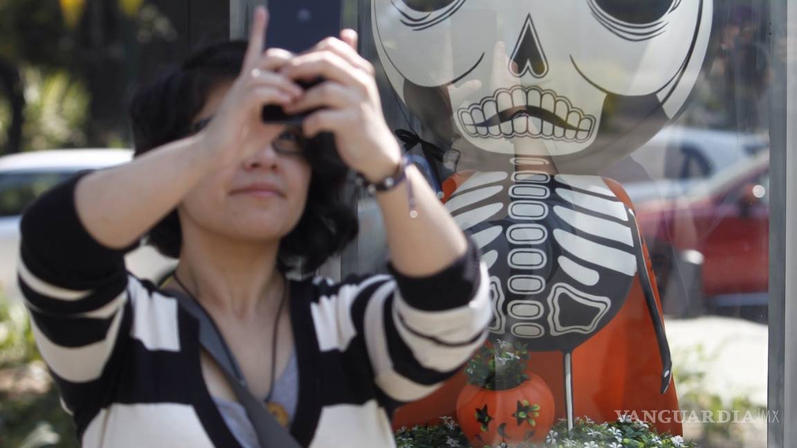 $!Tim Burton toma las calles de Paseo de la Reforma en Ciudad de México