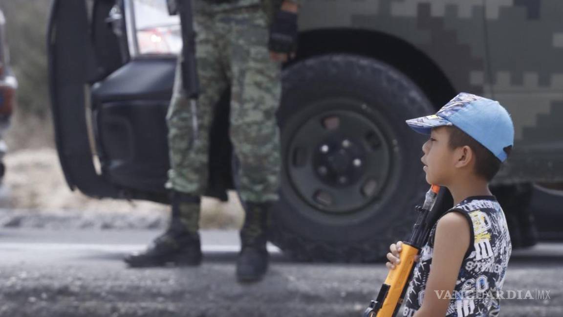 Pistolas de juguete: infancias robadas por la violencia en México