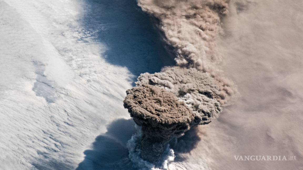 Satélites captan impresionante erupción de volcán ruso