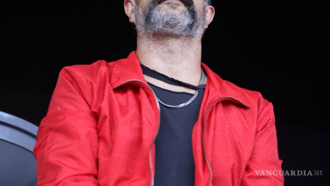 $!El bajista y vocalista de la banda de rock mexicano Molotov Tito Fuentes durante una rueda de prensa en Ciudad de México (México). EFE/Sáshenka Gutiérrez