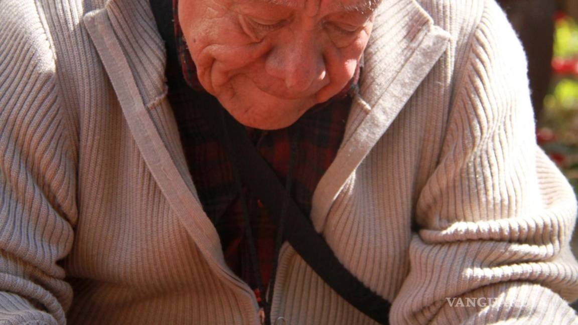 $!Si visitas Oaxaca en diciembre, no te pierdas esta experiencia mágica en la Plaza de la Constitución, donde podrás admirar las asombrosas esculturas de rábanos y sumergirte en la rica cultura de la región.