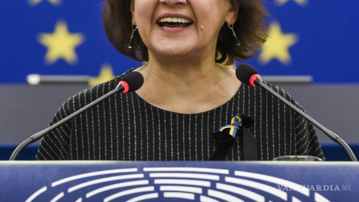 $!La novelista ucraniana Oksana Zabuzhko habla en el Parlamento Europeo para conmemorar el Día Internacional de la Mujer. AP/Pascal Bastien