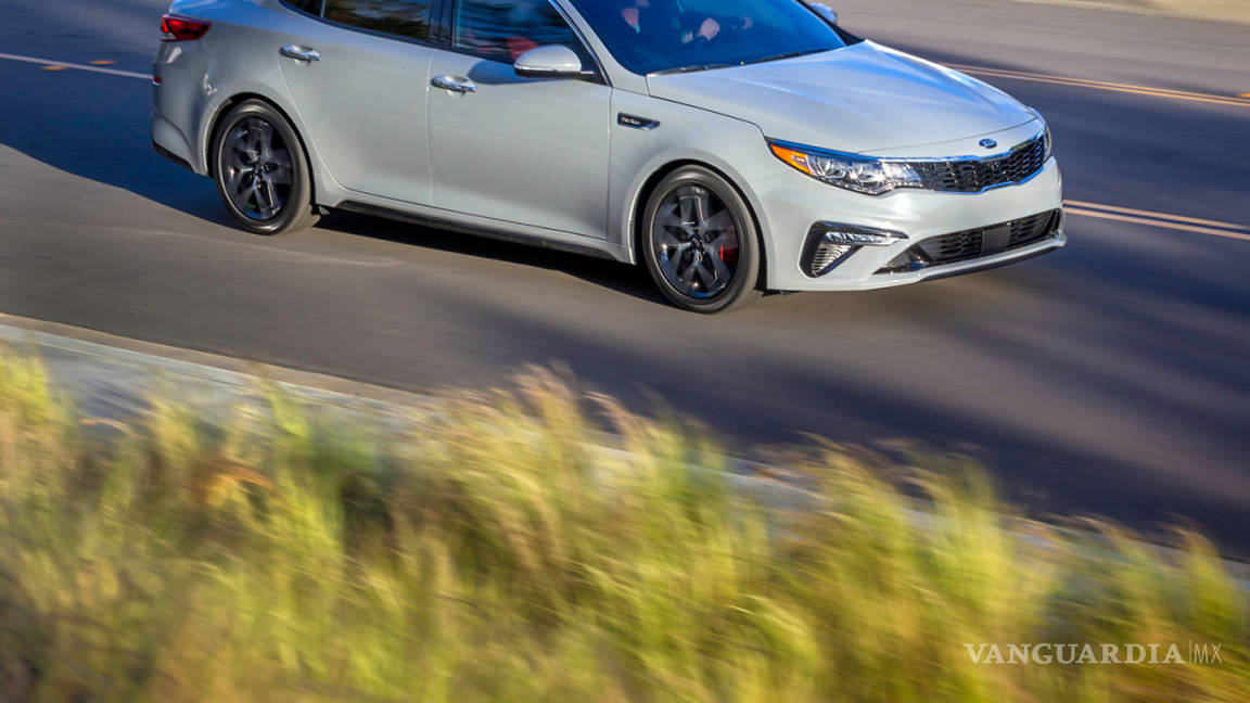 $!KIA Optima 2019 luce un facelift que lo aproxima al Stinger