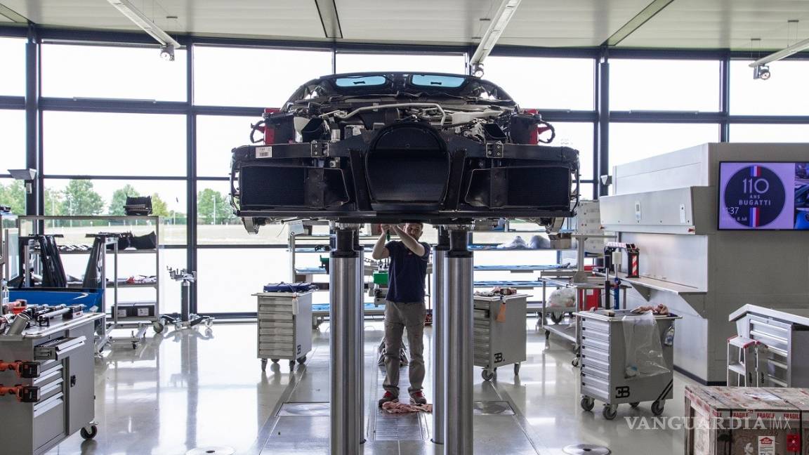$!Bugatti fabrica el Chiron número 200 y lo celebra con un modelo especial