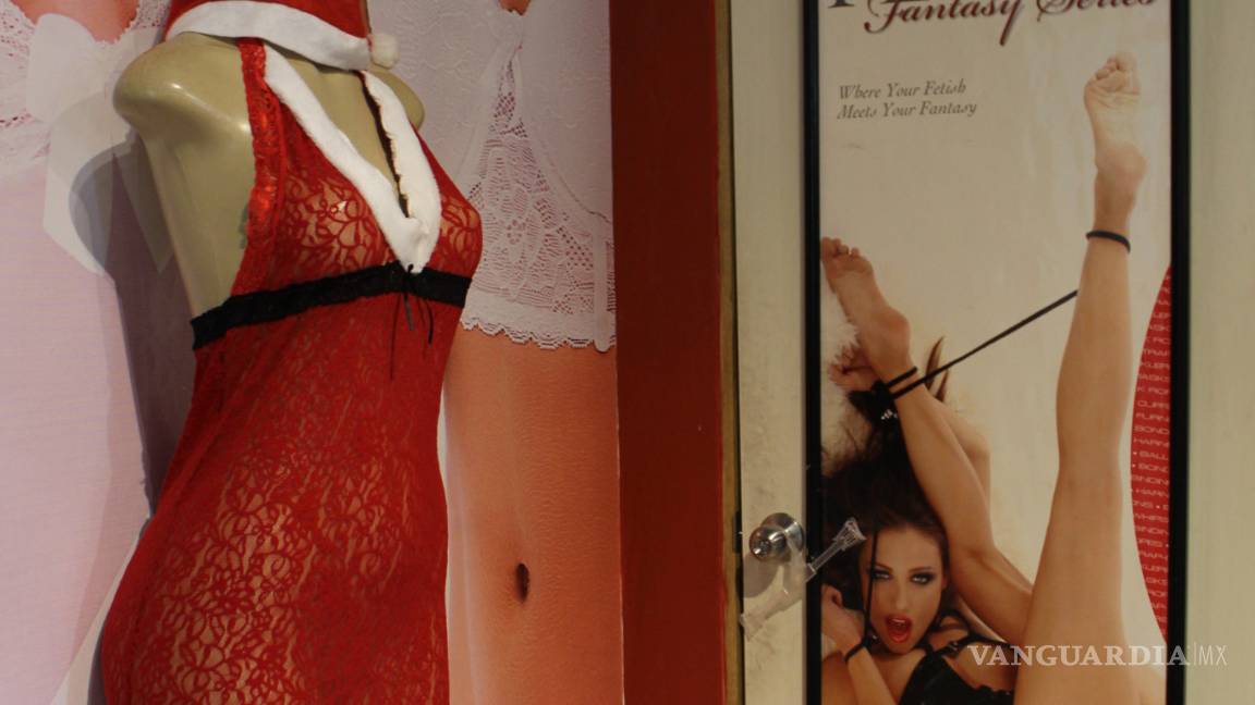 $!Saltillenses se ponen cachondos por el frío, abarrotan sexshops