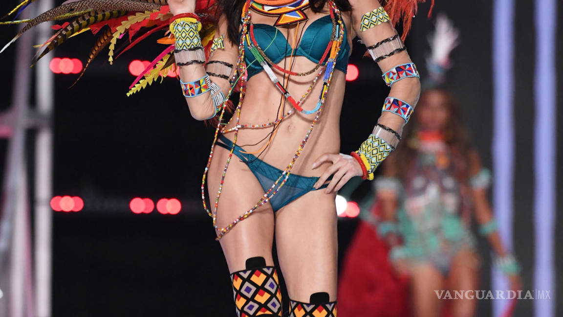 $!Así fue el sexy adiós de Adriana Lima a Victoria's Secret