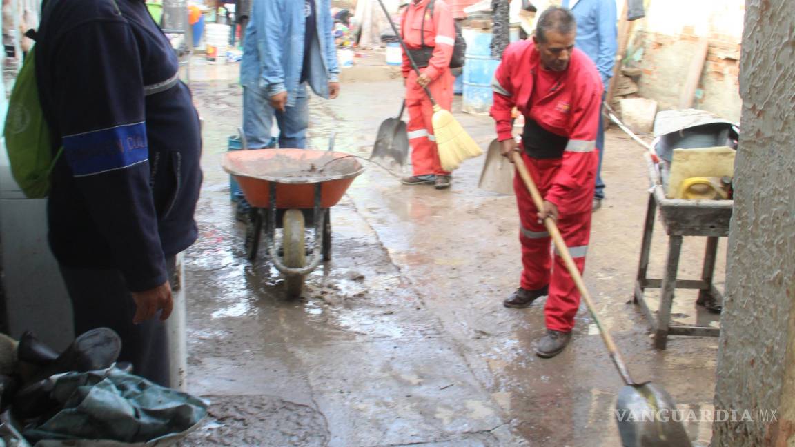 $!Recorre alcalde de Torreón colonias afectadas por la lluvia