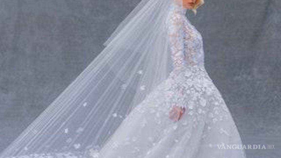 $!Para su enlace, Paris lució un modelo de Oscar de la Renta hecho a la medida.