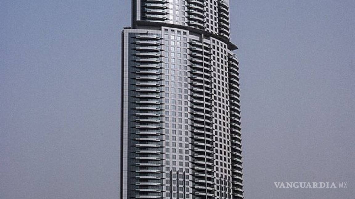 Un gran incendio devora un rascacielos en Dubái