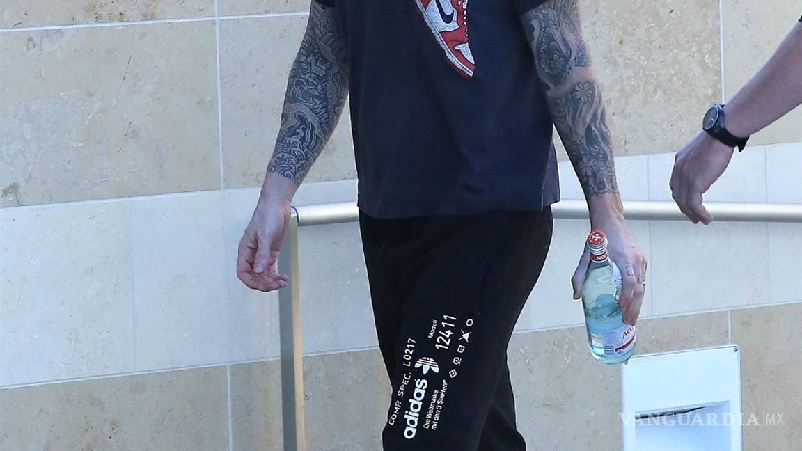 $!Adam Levine se pone güero y Maroon 5 estrena video